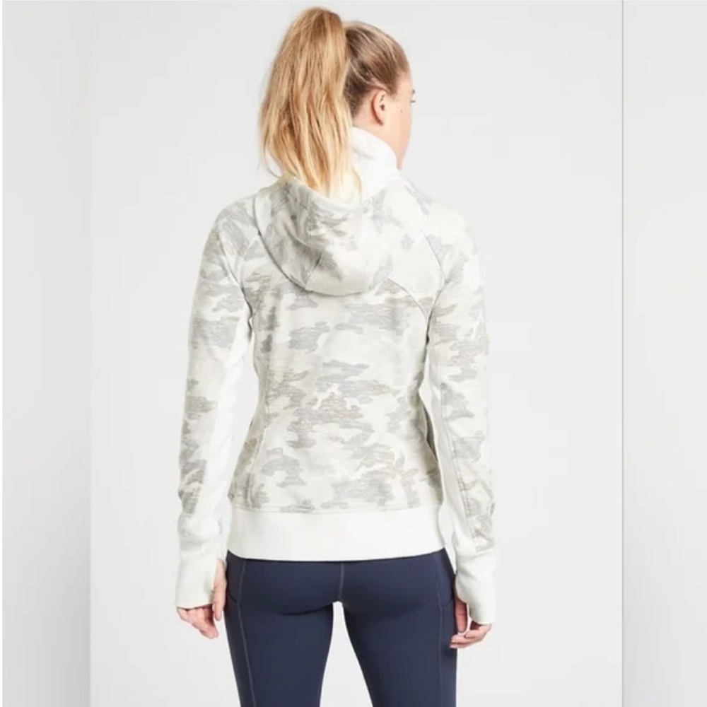 Athleta Triumph Hoodie in Gypsum Camo - Picture 3 of 14